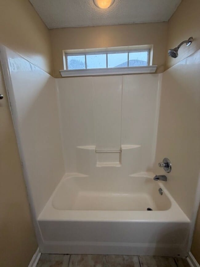 Building Photo - Charming 3 Bed, 2 Bath Home in Warner Robins!