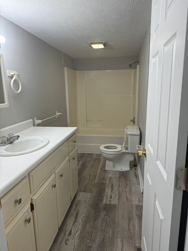 Building Photo - 2 bedroom home in Springfield
