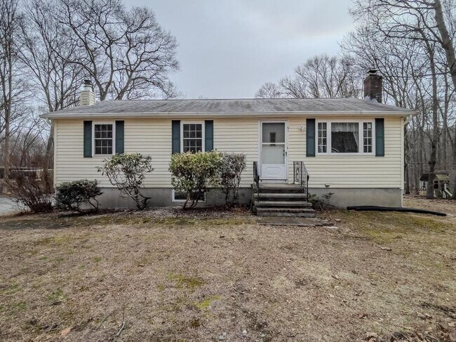 Building Photo - Refined Ranch Living in a Private Natural Setting