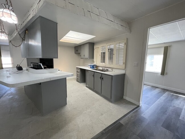 kitchen w/sunlight roof - 17149 Chico Dr