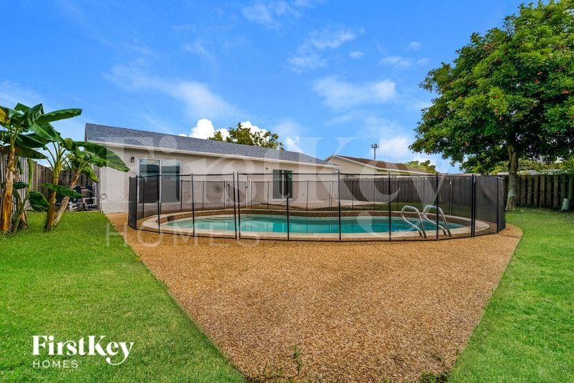 Building Photo - 7872 SW 4th Pl