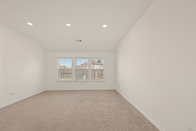 Building Photo - 1010 Schooner St