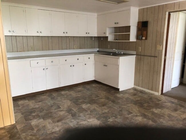 Building Photo - 4BR/2BA Charming Home in Hilo