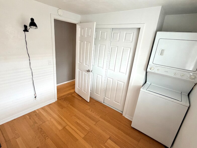 Building Photo - 220 E Home St