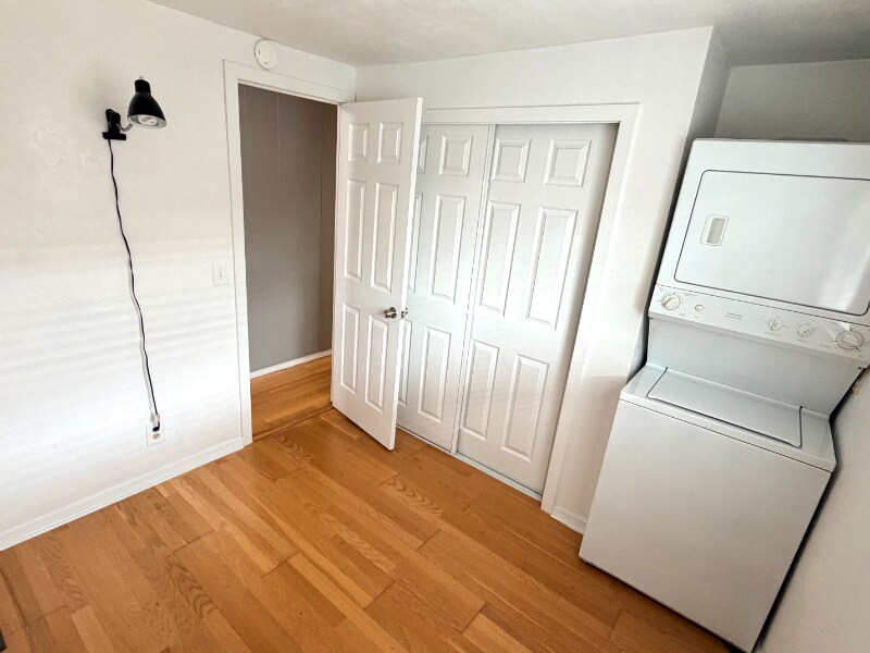 Building Photo - 220 E Home St