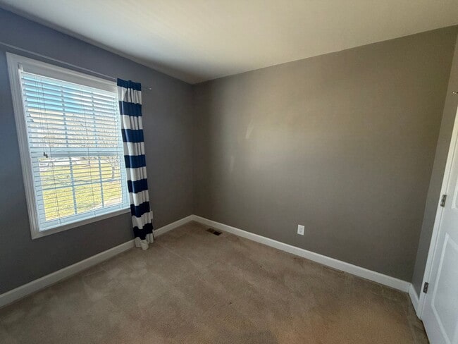 Building Photo - 3 Bed/3 Bath Townhome Christiansburg