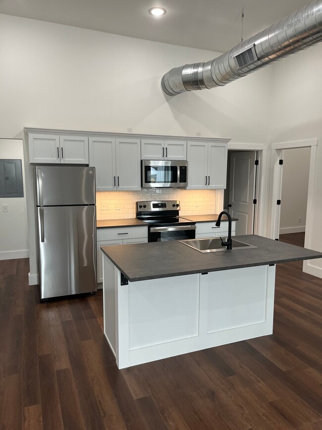 Building Photo - 174 Park Ave