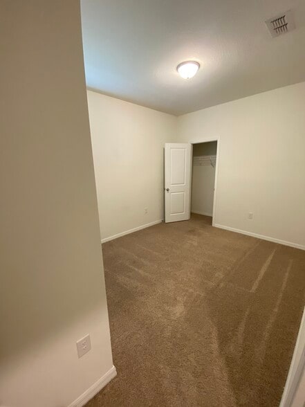 Building Photo - 3033 Neverland Dr