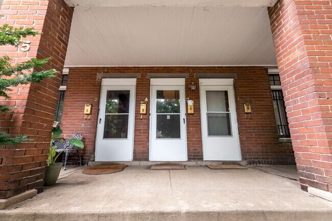 Building Photo - 145 N Keats Ave