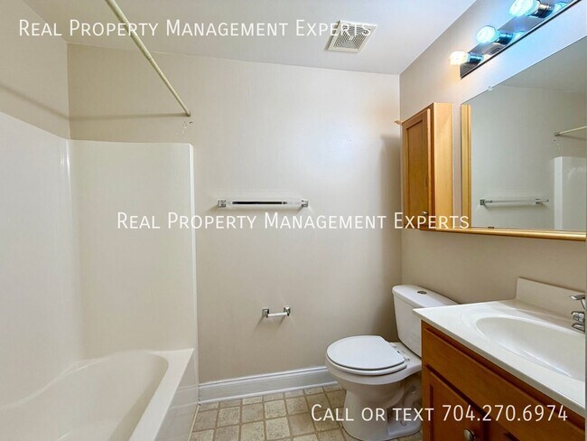 Building Photo - 2154 Sardony Ln