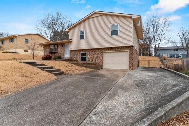 Building Photo - 3 Bedroom House in Cape