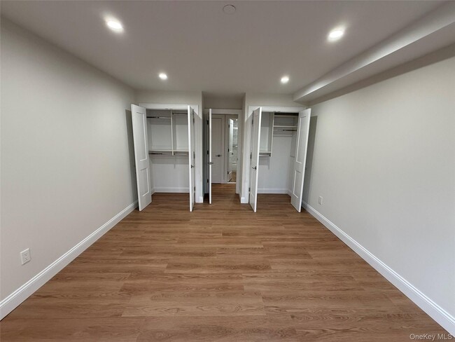 Building Photo - 185 W Park Ave