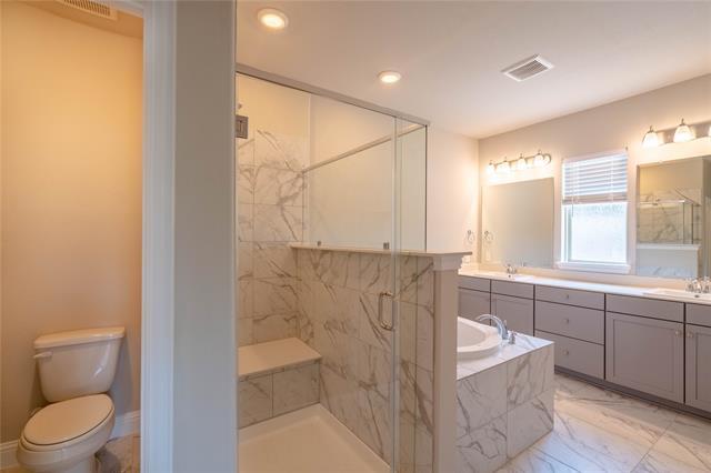 Building Photo - 7800 Manilla Dr