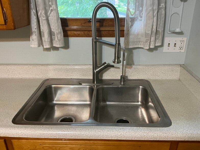 Sink - 4210 S 22nd St