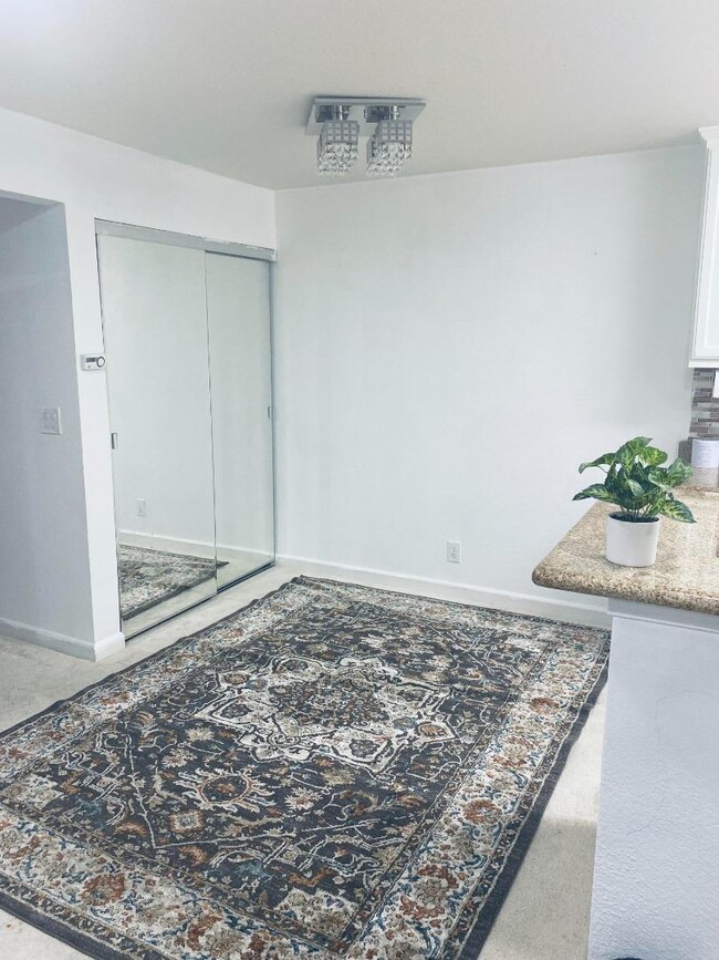 Building Photo - 2695 Somerset Park Cir