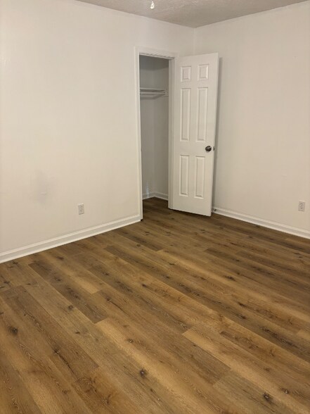 Building Photo - 3704 Pine Knoll Dr