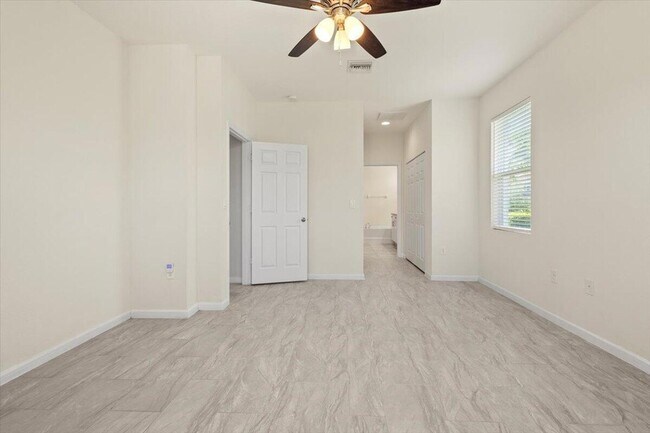 Building Photo - 12133 SW Aventino Dr