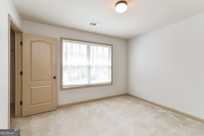 Building Photo - 3096 Montauk Hill Dr NE