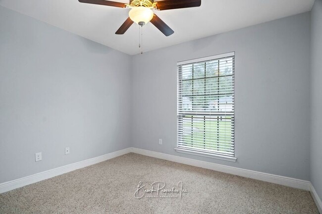 Building Photo - 6130 Autumn Pines Cir