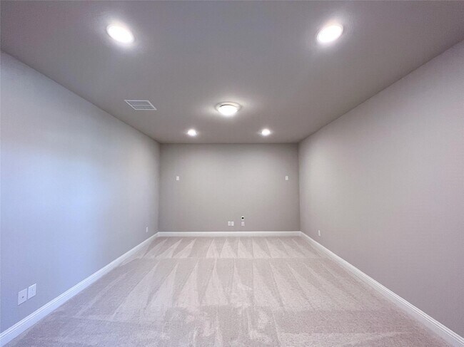 Building Photo - 2201 Essex Ct