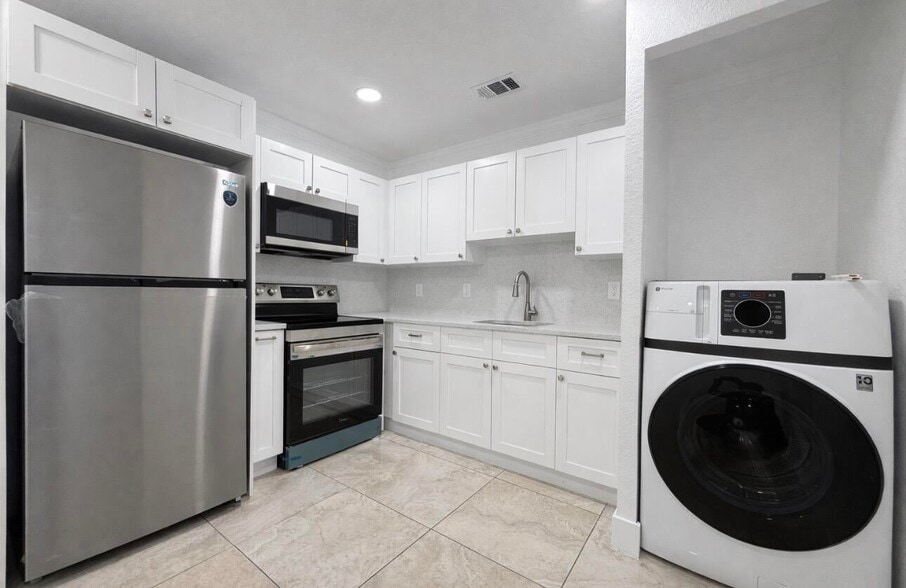 Building Photo - 732 Neil Rd