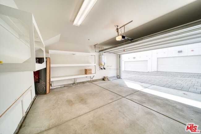 Building Photo - 2205 Selig Dr