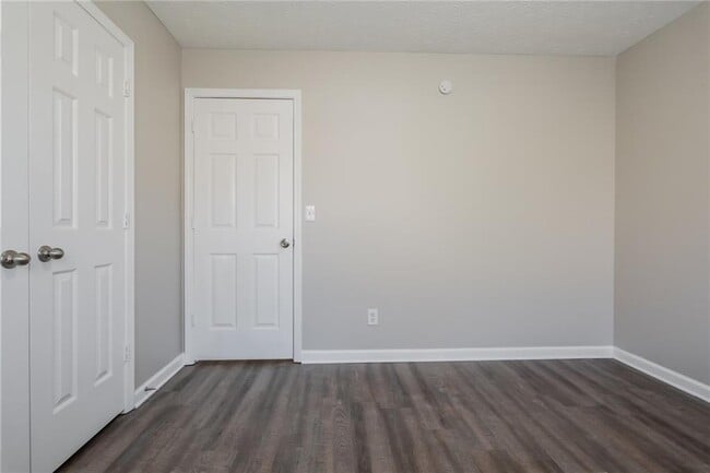 Building Photo - 652 Stonemill Manor