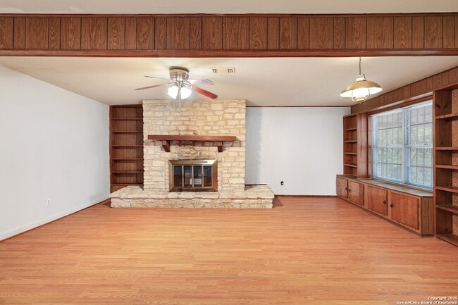 Building Photo - 166 Meadow Trail Dr