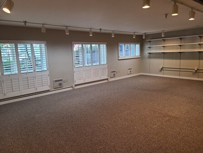 Building Photo - 81 Vine St