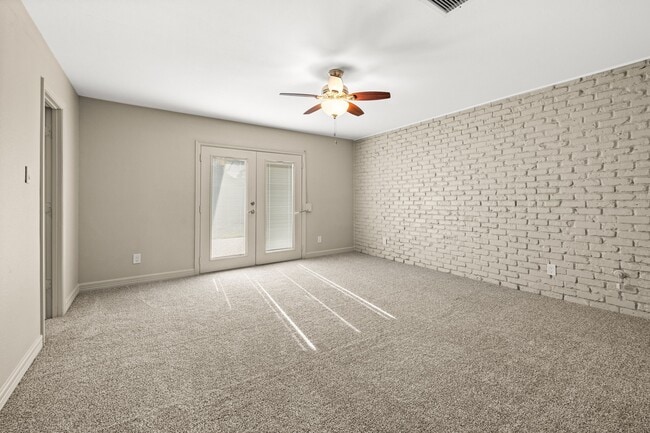 Building Photo - 2227 Parana Dr