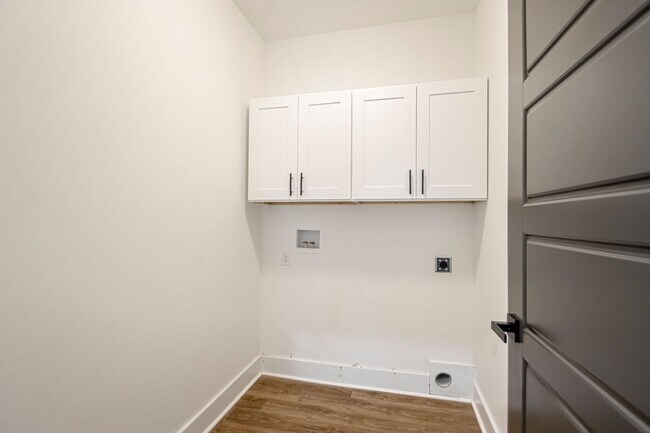 Building Photo - Move-In Ready New Construction Near Downtown & Hospitals!