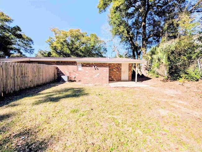 Building Photo - 23 Redwood Cir