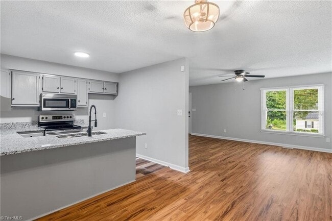 Building Photo - 1326 Cushing St