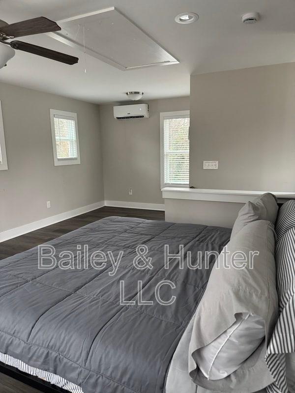 Building Photo - 1328 B Blvd SW