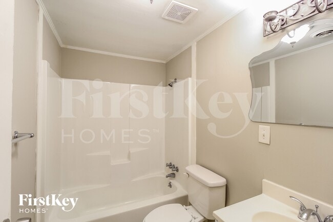 Building Photo - 1052 Adrian Cir SW