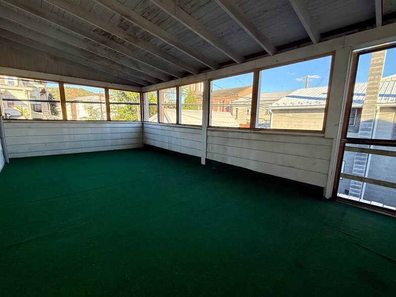 Building Photo - 17 2nd St