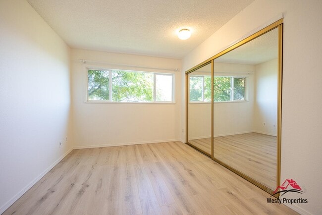 Building Photo - 3701 SW Condor Ln