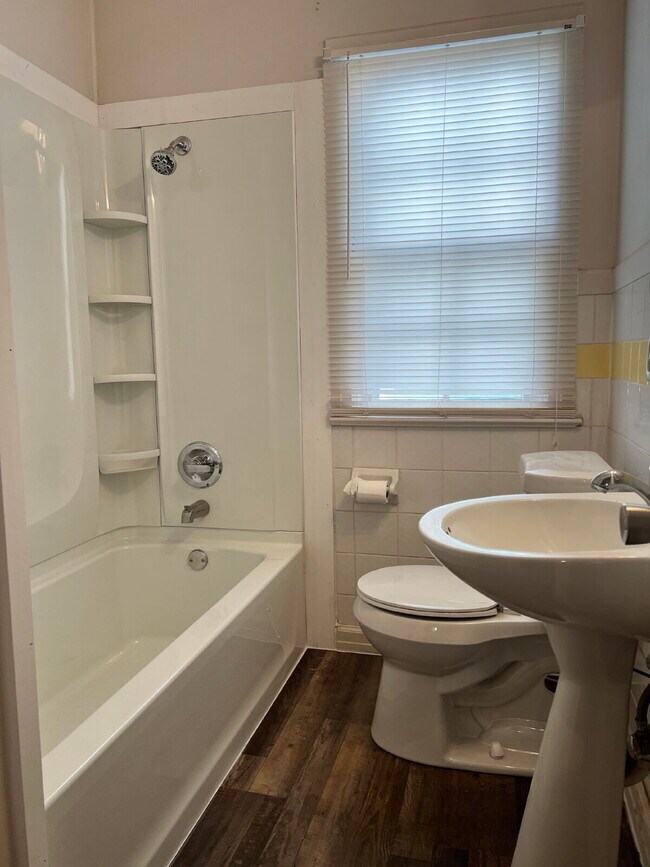 Building Photo - 2 Story Cute House Close to Campus! Lease Now for the 2026-2027 School Year! Available September ...