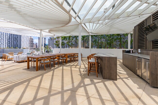 Building Photo - 1000 Auahi St