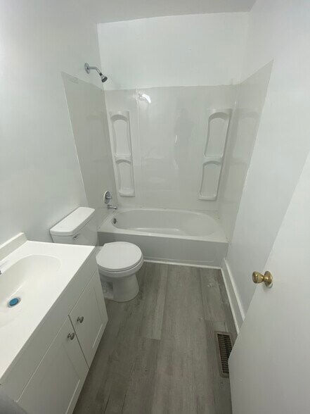 Building Photo - 2401 Celia Ave