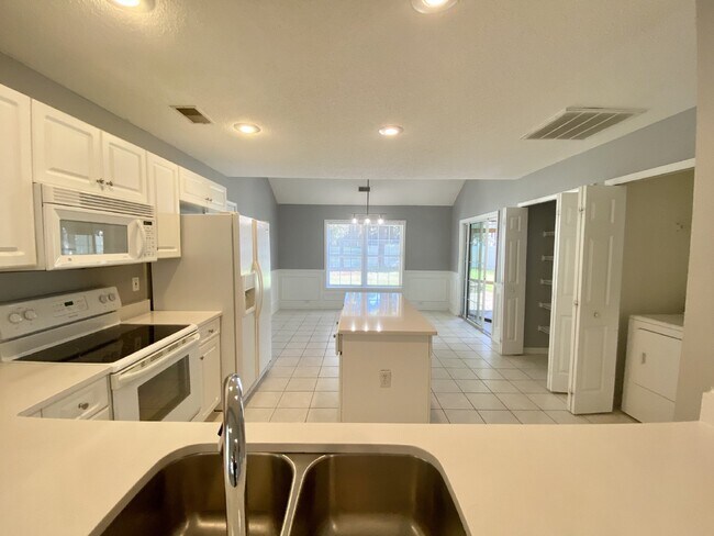 Building Photo - Spacious, Four Bedroom Home in The Farm!