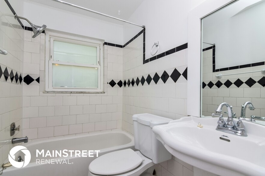 Building Photo - 7845 Avenal Loop