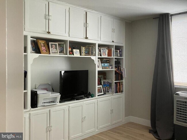 Building Photo - 7420 Westlake Terrace