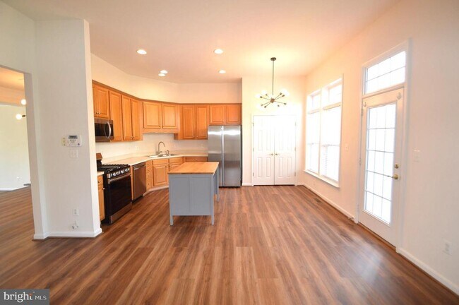 Building Photo - 24600 Siltstone Square