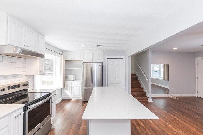 Spacious Open Kitchen with Island - 1105 Golfview Dr