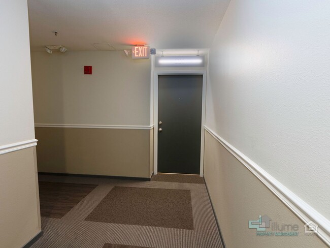 Building Photo - 4TH OF JULY 1-MONTH FREE SPECIAL! Renovated 2 Bd/2 Ba Condo w/parking