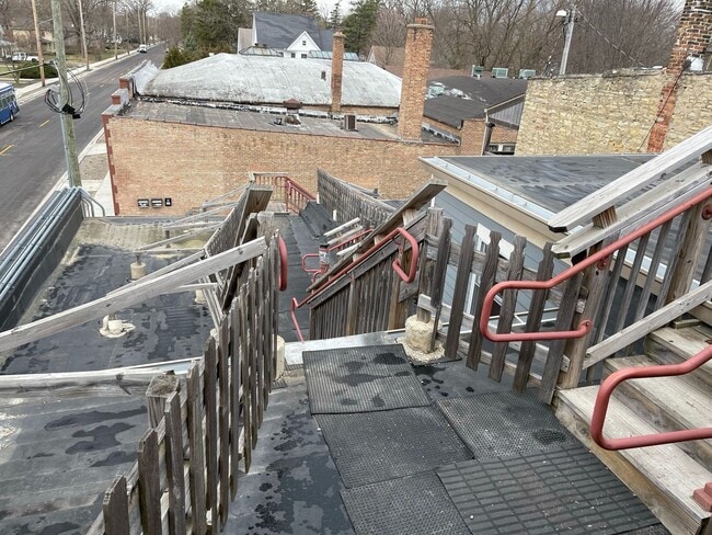 Building Photo - x141a-R