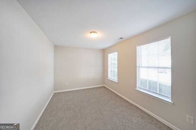 Building Photo - 703 Stonehaven Cir