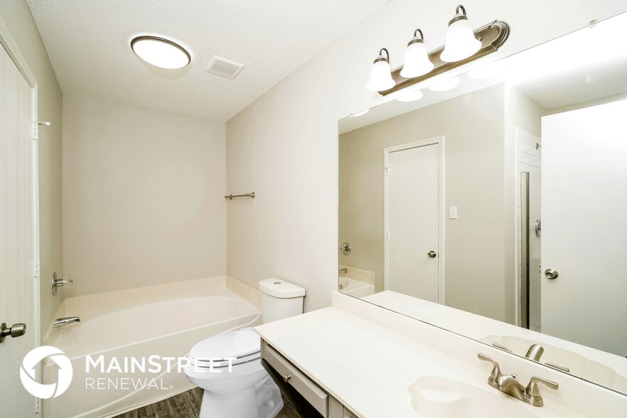 Building Photo - 4201 S Coral Springs Dr