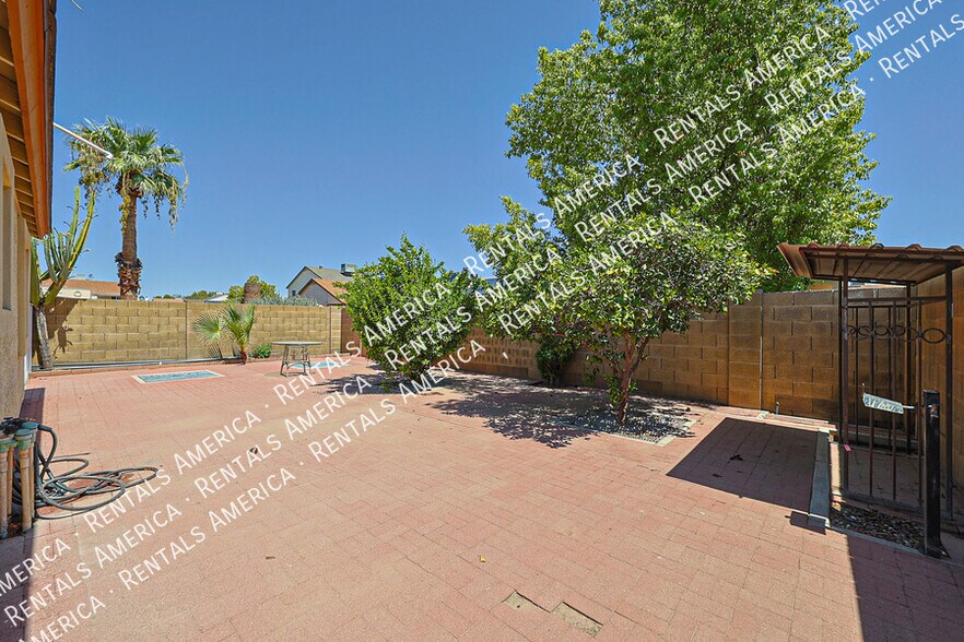 Building Photo - 10021 N 66th Ave